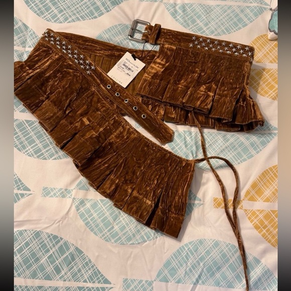 Collina Strada Brown Pleated Skirt Belt With Star Accents - Picture 3 of 11